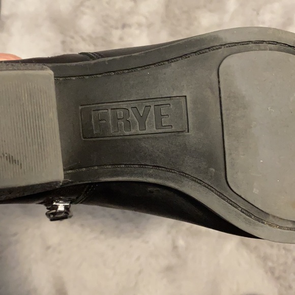 Frye Judy Black Leather Zip Booties Size 7M - Picture 4 of 4